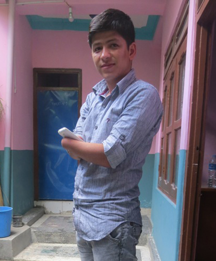 गुम्यो हात, गुमेन हिम्मत !