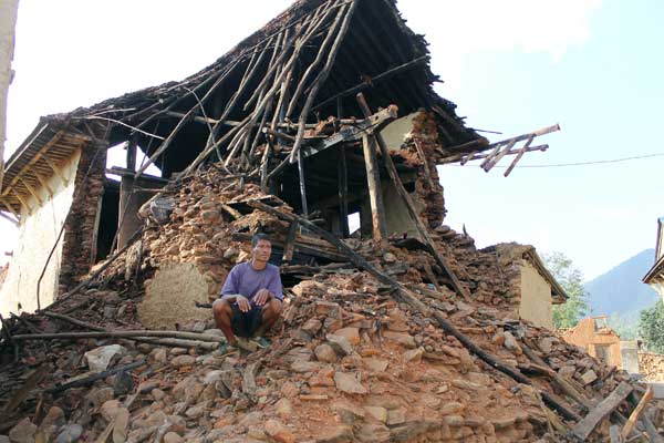 काठमाडौँ उपत्यकाका भूकम्पपीडितलाई काठ वितरण सुरु