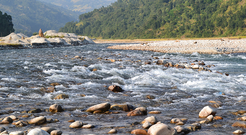 राप्ती नदी किनारमा पेट्रोलियम पदार्थको  फेला