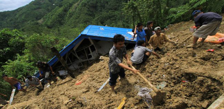 इण्डोनेशियामा भारी वर्षासंगै गएको पहिरोमा परी ७ जनाको मृत्यु