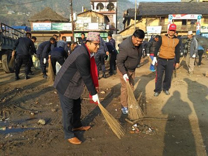 रोल्पाका प्रजिअले झाडु लगाएपछि टुँडिखेलको मुहार फेरियो