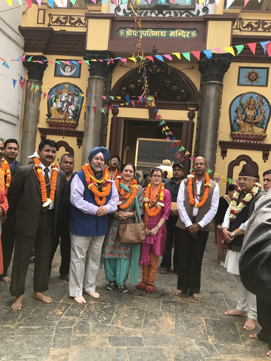 कार्यभार सम्हाल्न आइपुगेका भारतीय राजदूत पुगे पशुपतिकाे दर्शन गर्न