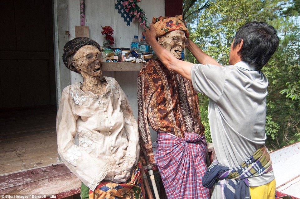 अनौठो चलन, मृत्यु भएपछि पनि जिउँदो जस्तै व्यवहार