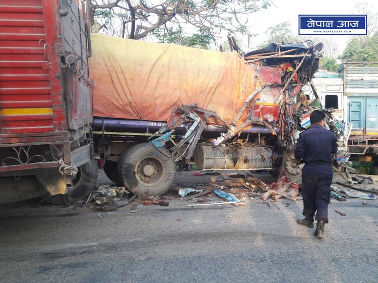 बारामा ट्रक र टयांकर जुध्दा दुईको मृत्यु