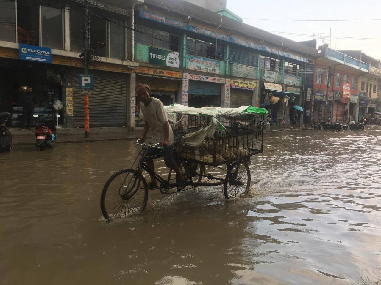 एकछिन वर्षा हुँदा यस्तो हुन्छ सहर, बनाइयो महानगरपालिका (फोटोफिचर)