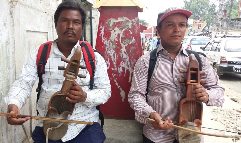 सारङ्गीको धुनमा अल्झिएको जीवन