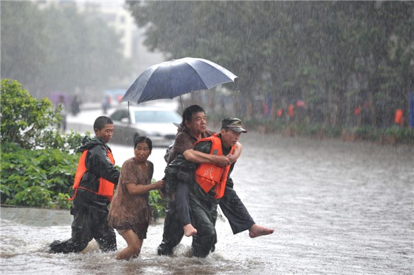 चीनमा भारी वर्षा, दुई लाख ६० हजार विस्थापित