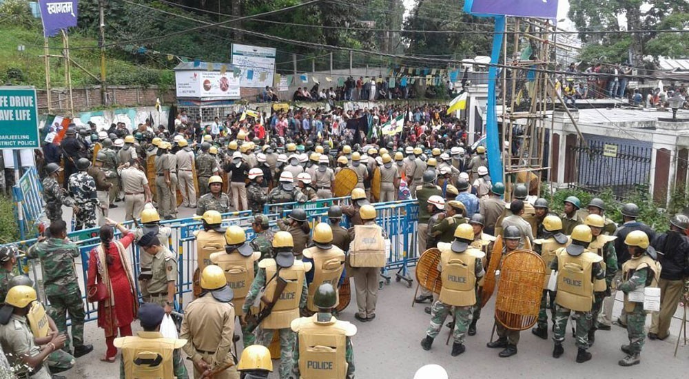 प्रहरीको गोलीबाट दुईको मृत्यु, दार्जिलिङमा फेरि हिंसा भड्कियो