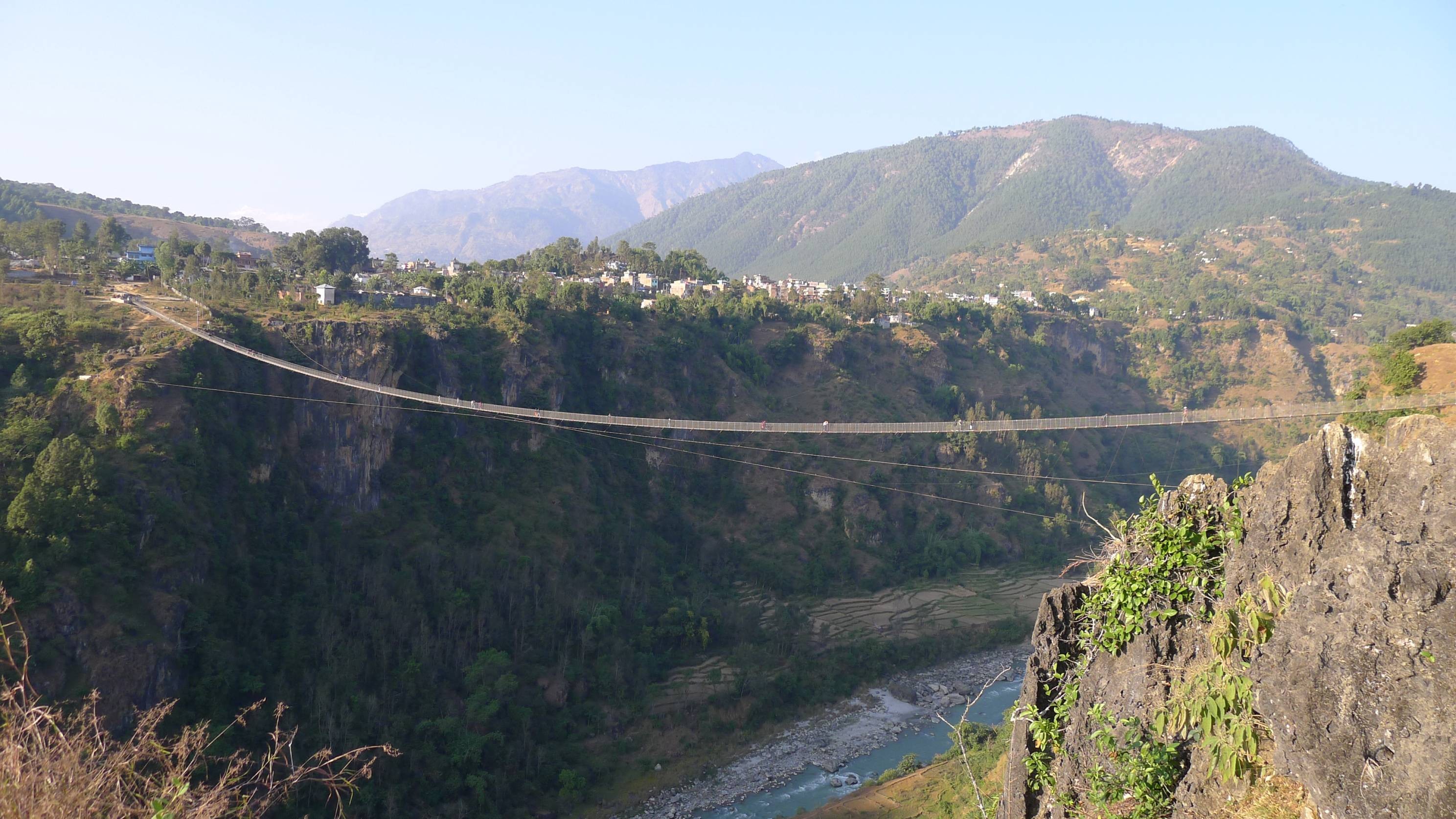 मुस्ताङ घुम्न आएका जोडीले पुलबाट हाम्फालेर आत्महत्या