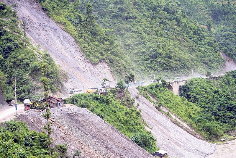 नारायणगढ मुग्लिन सडकखण्डको ५० प्रतिशत मात्रै काम, ठेकेदार कम्पनीलाई तेस्रो पटक म्याद थप