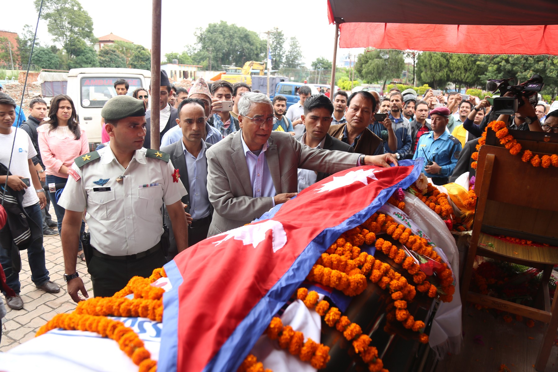 पण्डितको पार्थिव शरीरमा प्रधानमन्त्रीले ओढाए राष्ट्रिय  झन्डा