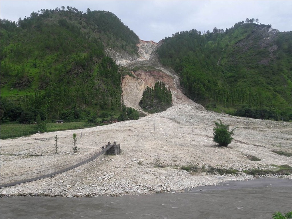 अमेरिकामा पहिरो मृत्यु हुनेको संख्या १७ पुग्यो