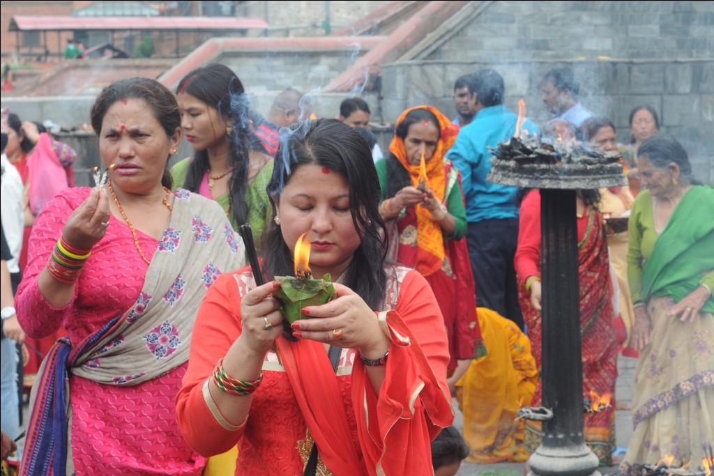 साउनको पहिलो सोमबारः पशुपतिनाथमा डेढ लाख भक्तजन