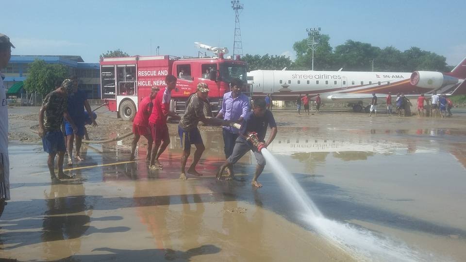 फोटोमा हेर्नुहोस् विराटनगर विमानस्थलको सफाई, सेवा सुचारु हुन अझै चार दिन लाग्ने