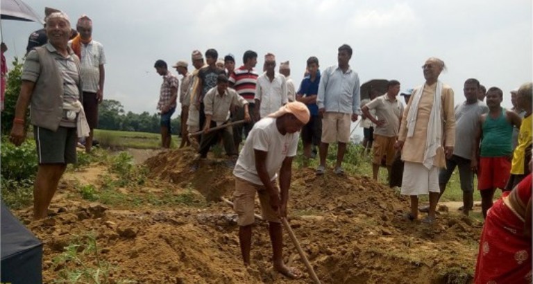 सुस्तामा नेपालीको आक्रोश, डुबानले हैरान पारेको भन्दै गण्डक नरह फुटाउने प्रयास