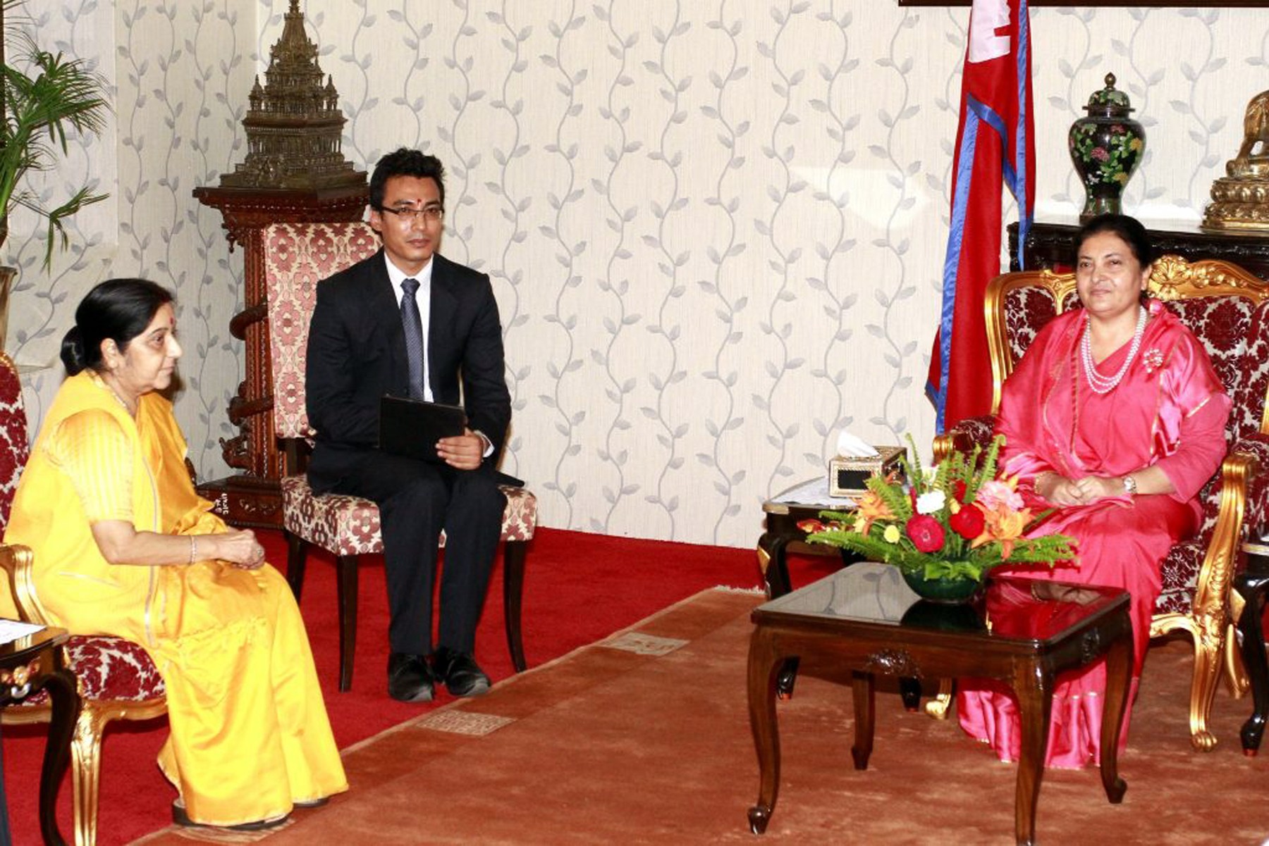राष्ट्रपति भण्डारीसँग भारतीय विदेश मन्त्री स्वराजको शिष्टाचार भेट