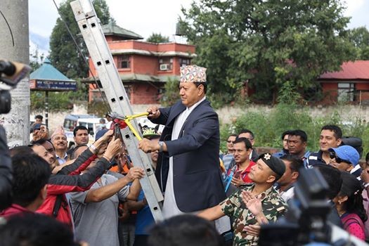 लौ चिन्नुस् तोरी लाहुरे मन्त्री !