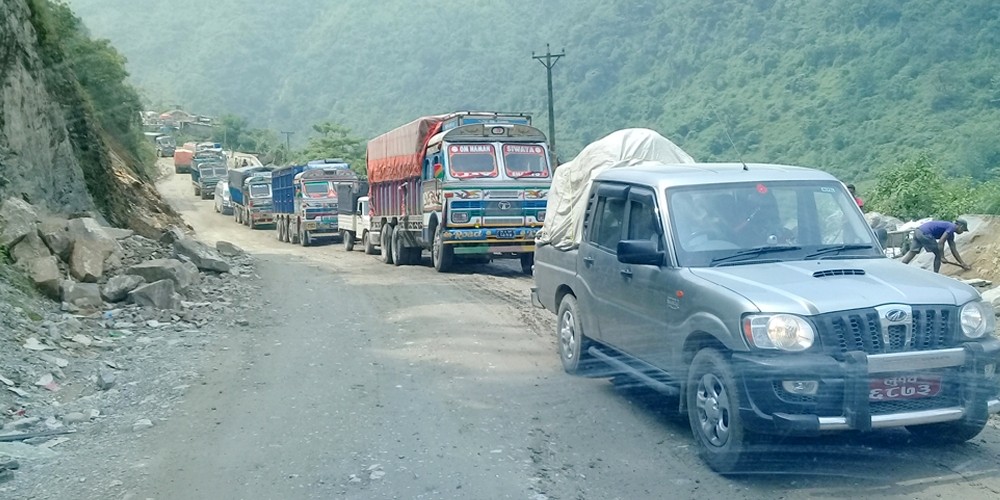 भोलीबाट नारायणगढ मुग्लिन सडक चौविसै घण्टा खुल्ने