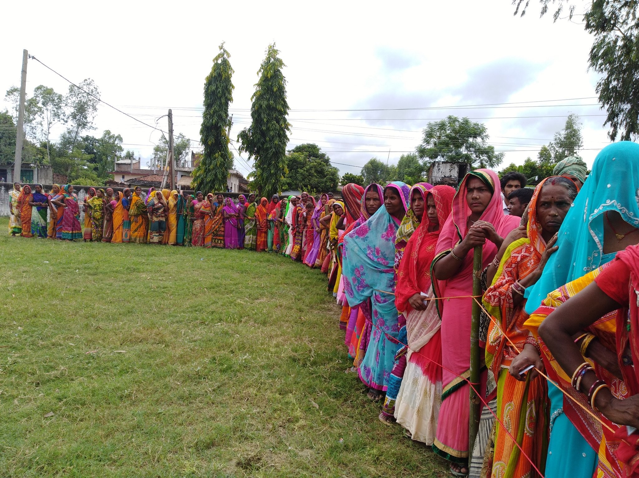 दुई नम्बर प्रदेशको चुनावमा ६ हजार ६ सय ७ को फैसला यसरी गर्दैछन् मतदाताले (फोटोसहित)