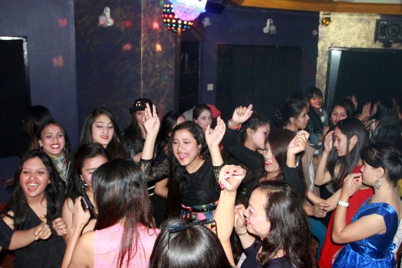 किन बढ्दै छ राजधानीमा रात्रिकालीन व्यवसाय ?