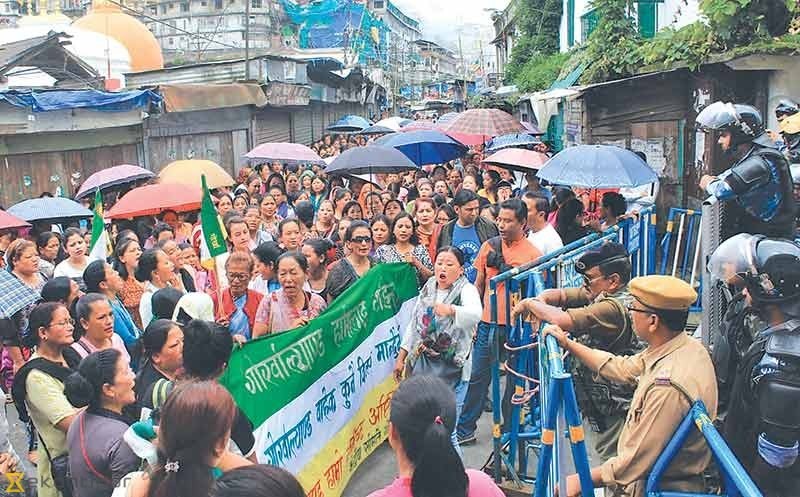 दार्जिलिङमा फेरी भड्कियो हिंसा, एक प्रहरी र एक आन्दोलनकारीको मृत्यु