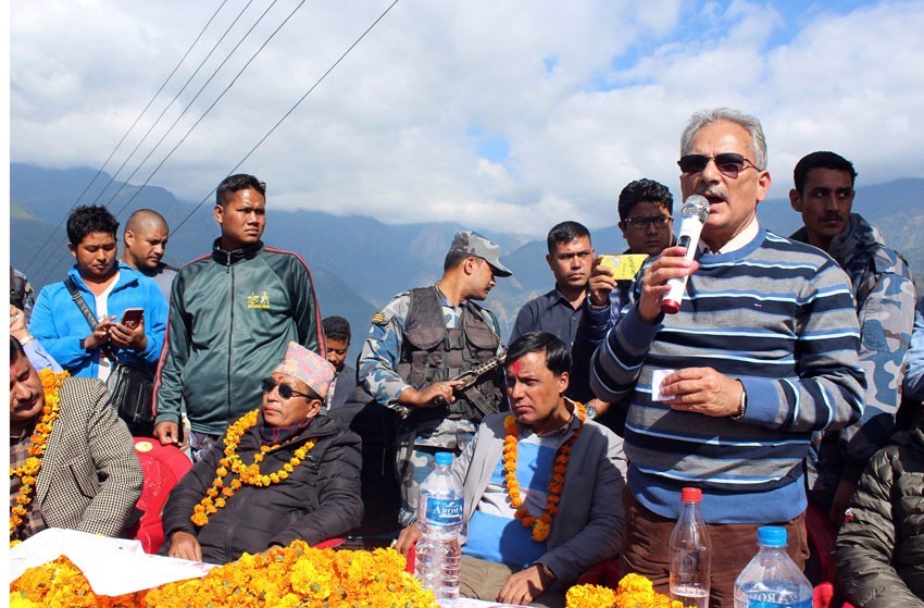 उम्मेदवारी दर्तापछि कांग्रेससँगै मिलेर भोट माग्न थाले बाबुराम भट्टराई