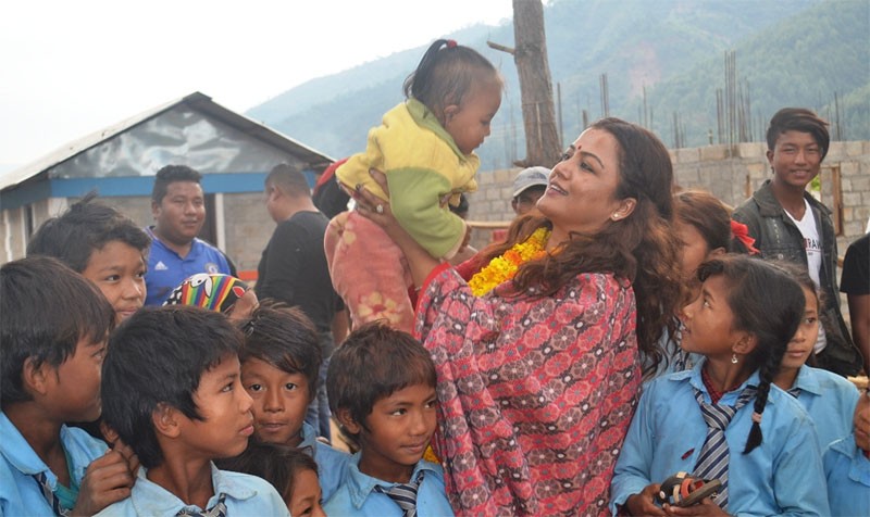 प्रचण्डको पछि लागेर केही नहुने देखेपछि राप्रपा प्रवेश गरी रेखा पशुपतिका लागि भोट माग्दै