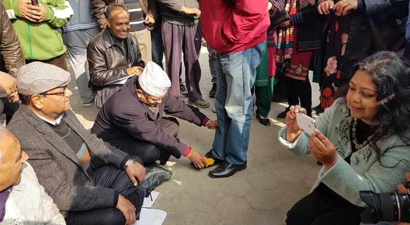 जुत्ता पालिस गरेर तीस हजार कमाए कांग्रेस नेताले, पार्टीलाई शुद्धिकरण गर्नुपर्ने भनाई