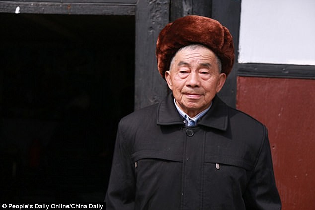 ८२ वर्षे ह्वाङ, जसले एक्लै ३६ वर्षसम्म चट्टान फोरेर ९ हजार ४ सय मिटर लामो नहर बनाए