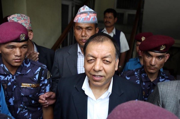 विप्लवका कार्यकर्ताले चुडामणि शर्माको घर तोडफोड गरे