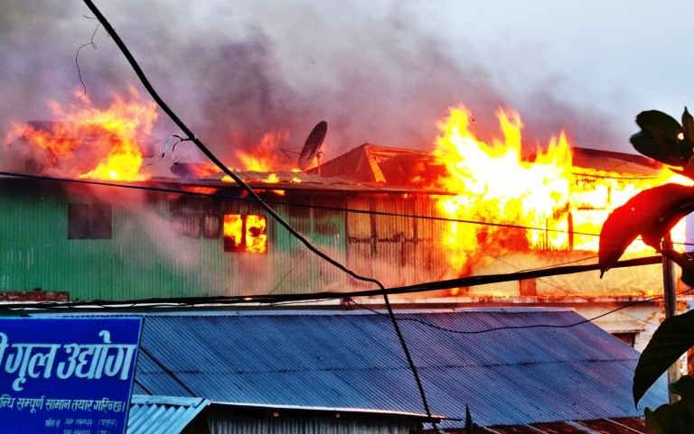 क्रसर उद्योगमा आगजनी करोडौंको क्षति