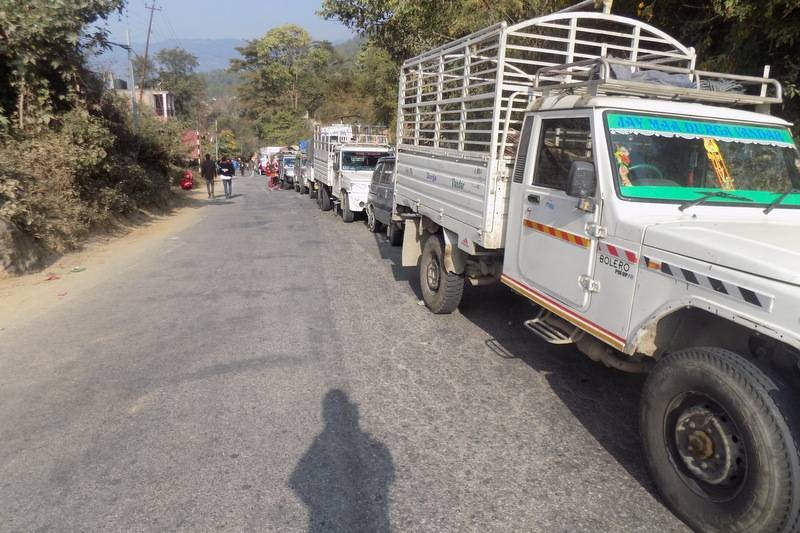 राेल्पामा बन्दका कारण यातायात प्रभावित