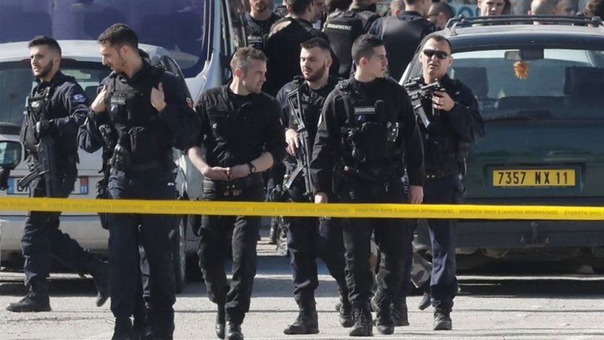 तीन जना मारेका अातंकवादी बन्दुकधारीकाे सुरक्षा कारबाहीमा मृत्यु