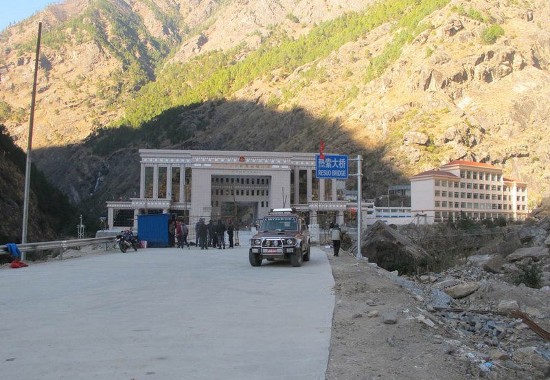 बाहिरी जिल्लाबाट अाएका मानिस अब केरूङ जान नपाउने