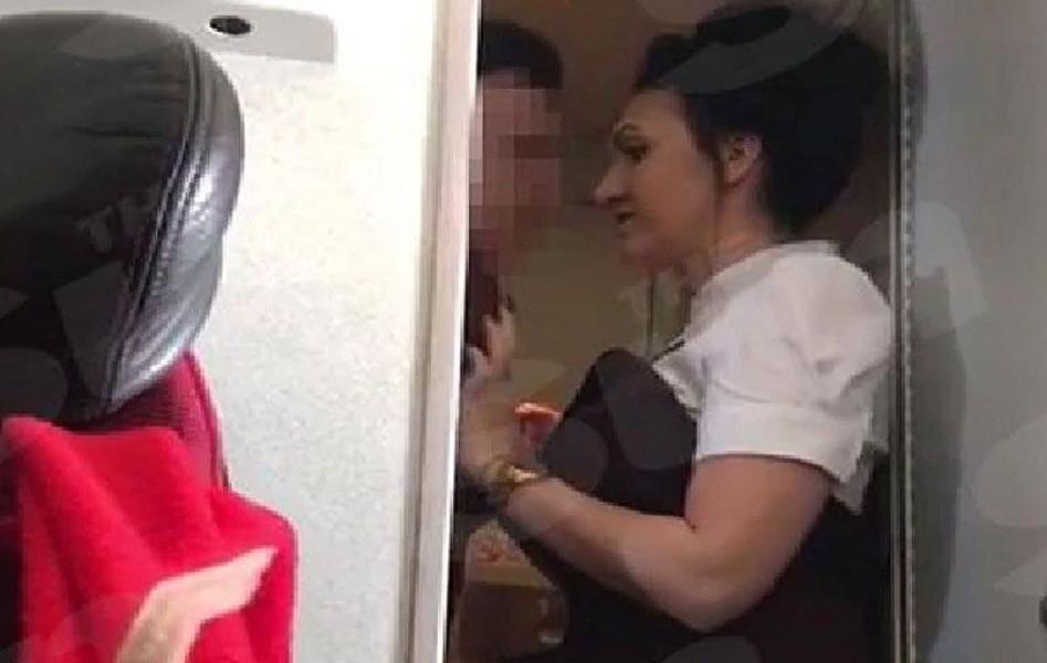 उडिरहेको विमानको शौचालयभित्र  एक जोडी आपत्तिजनक अवस्थामा भेटिएपछि‌‍‍‍.....