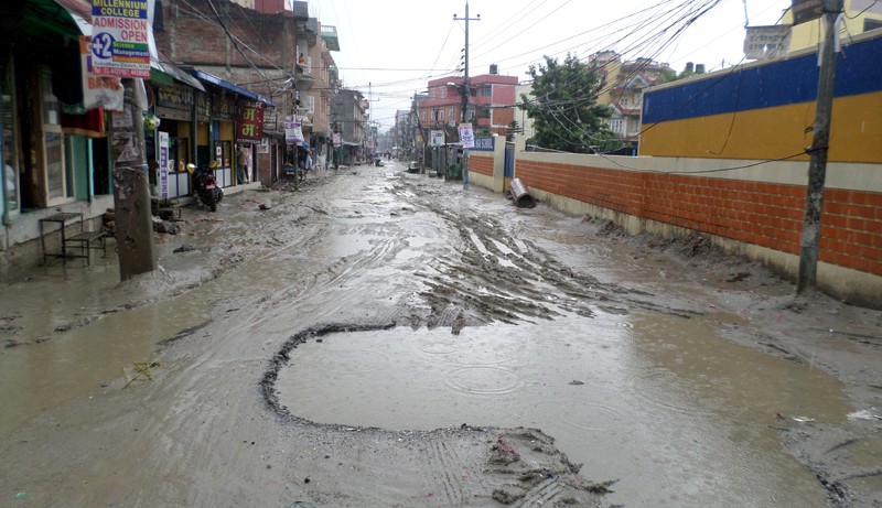 सडकप्रति स्थानीयकाे माेह, सडक नबनेसम्म यातायात चल्न नदिइने