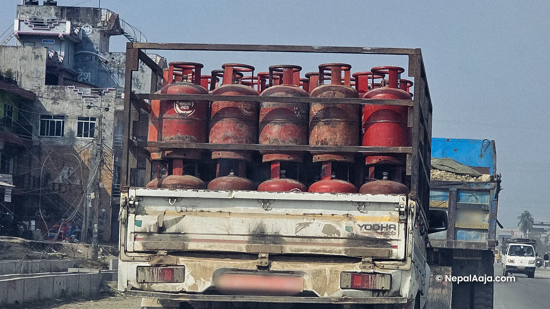 Nepal Oil Corporation to Distribute Half Gas Cylinders