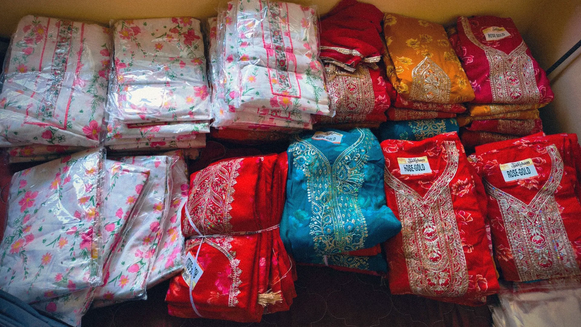 Parsa Police Seize Smuggled Clothes Worth Eleven Lakh Rupees