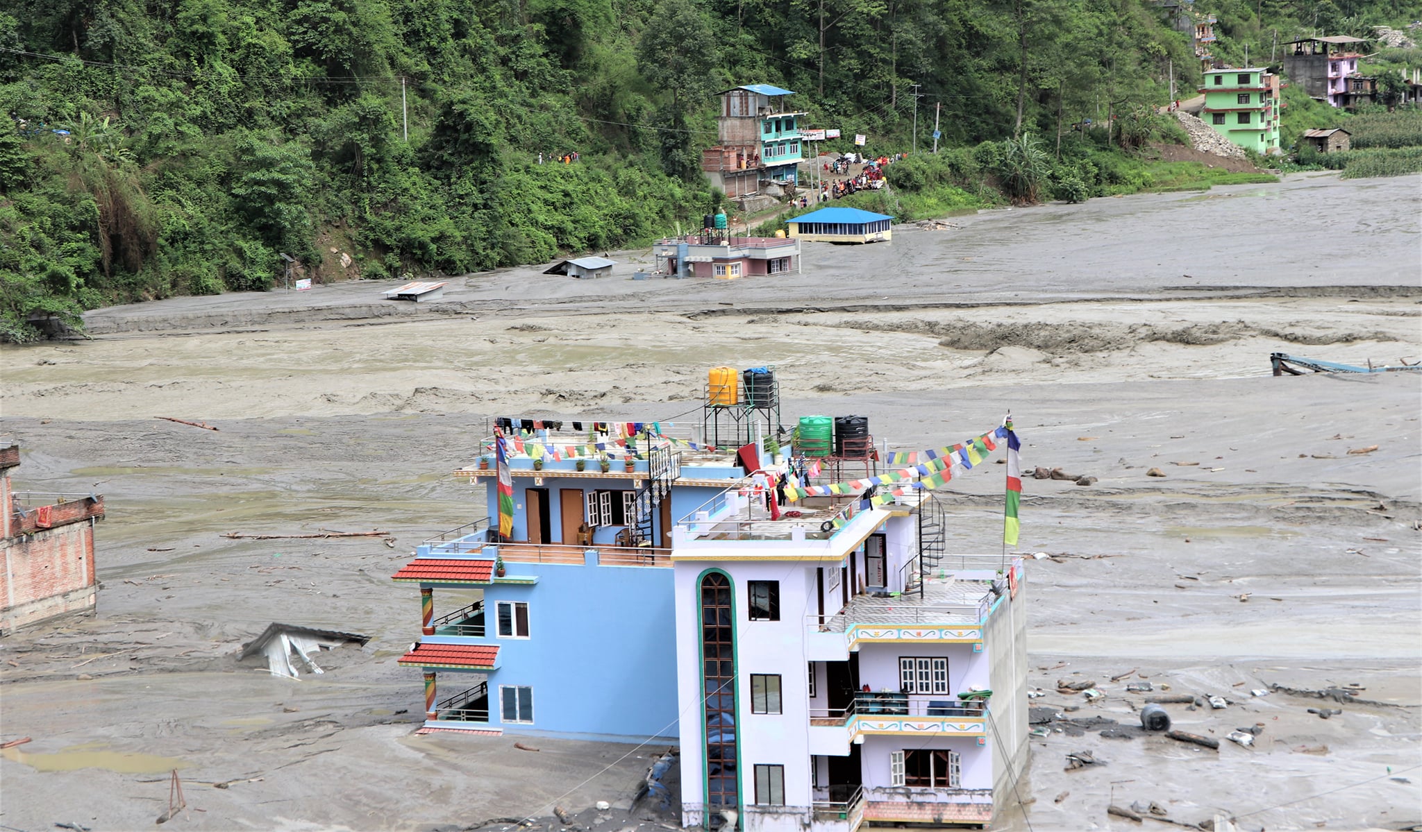 वाढीपहिरोमा परेर २० जनाको मृत्यु, ८ सय ६ को उद्धार