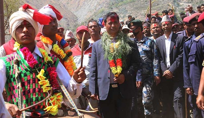 ढुंगालार्इ तराईमा बेचेर प्रदेश समृद्व बनाउनेछाैंः मुख्यमन्त्री शाही