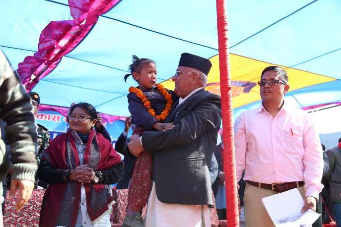 ६ वर्षीया बालिकाको अभिभावक बने प्रधानमन्त्री ओली