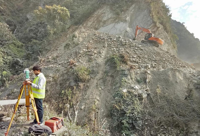 १४०० मिटर अग्लो सुक्खा डाँडाबाट खानेपानी