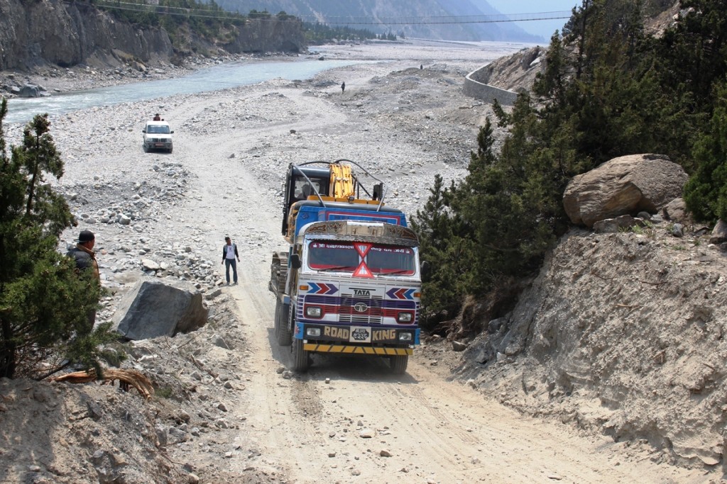 कुहुँको महभीरमा सडक पुग्यो