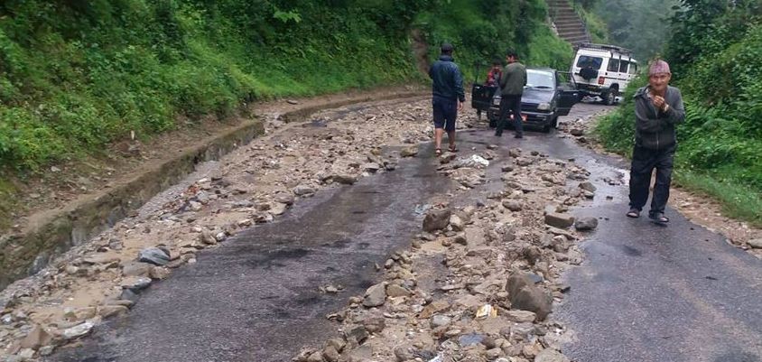 विश्वकप हेरेर फर्कँदै गरेका युवा खोलाले बगाएर बेपत्ता