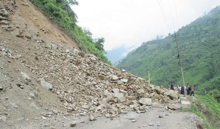 नारायणगढ–मुग्लिन सडक अवरुद्ध