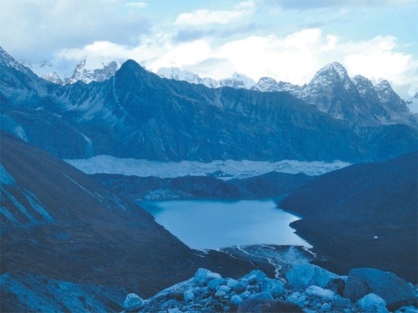 गोक्यो हिमतालमा डुबेर तीन बालबालिका बेपत्ता