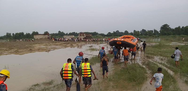 डुंगा दुर्घटनामा परेका मध्ये २२ जनाको उद्धार, १५ जना पौडेर बाँचे