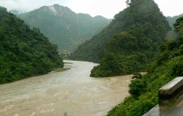 त्रिशूलीमा ट्रक खस्यो, एकजनाको मृत्यु, एक बेपत्ता