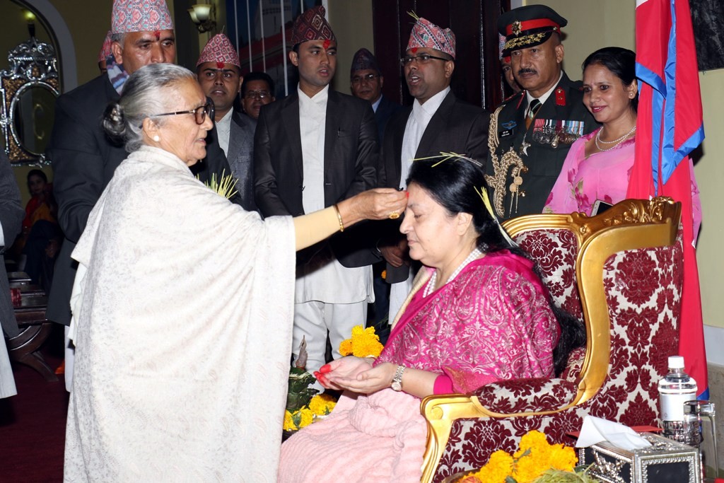 राष्ट्रपति र प्रधानमन्त्रीद्वारा टीका ग्रहण [फोटो फिचर]