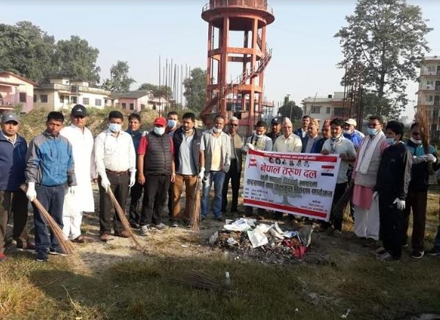 तरुण दलद्धारा बिरामीलाई फलफुल वितरण